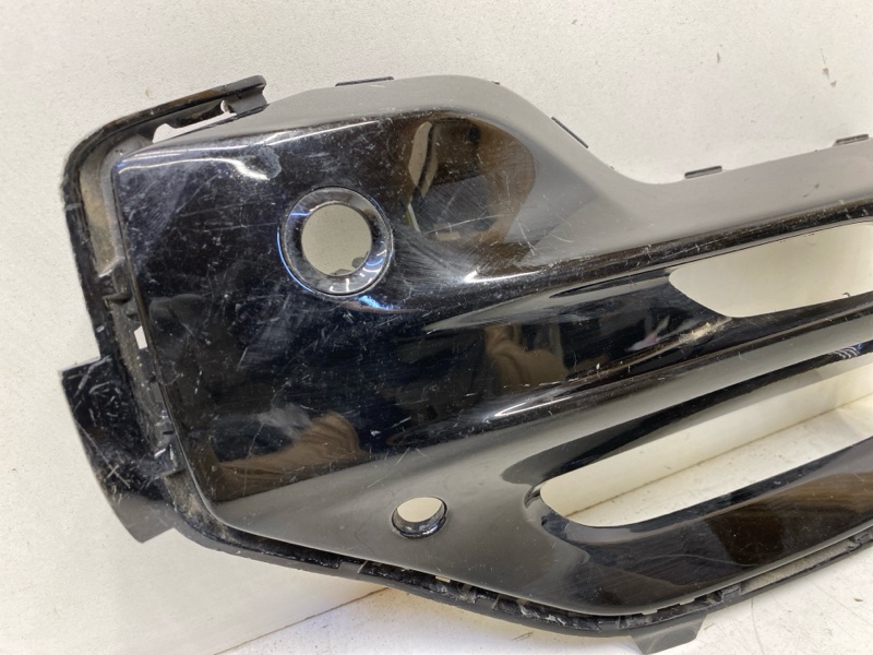 Рамка противотуманной фары правой