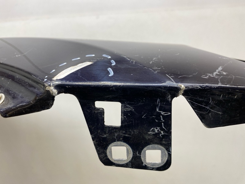 Крыло переднее правое