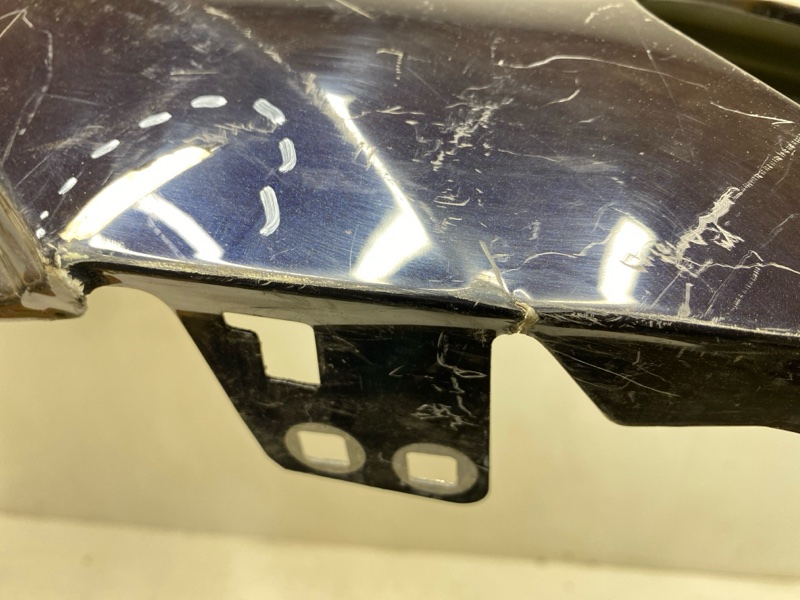 Крыло переднее правое