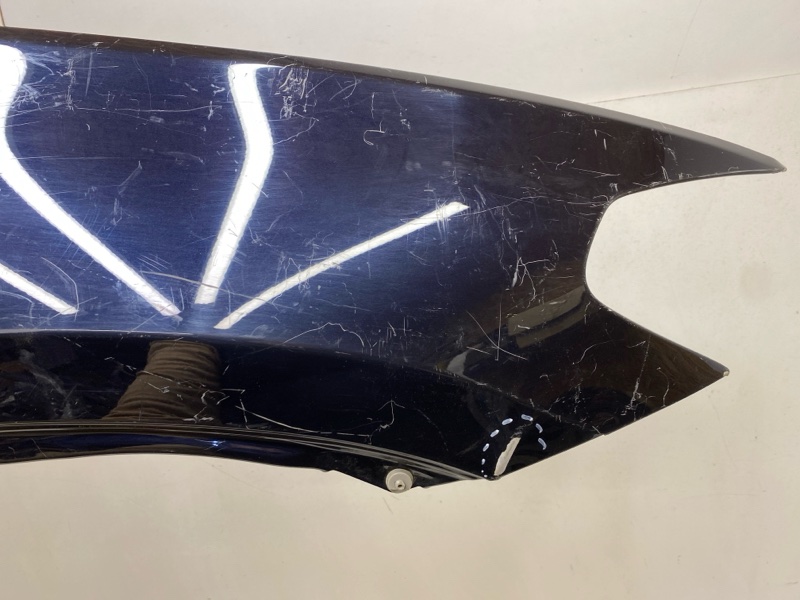 Крыло переднее правое