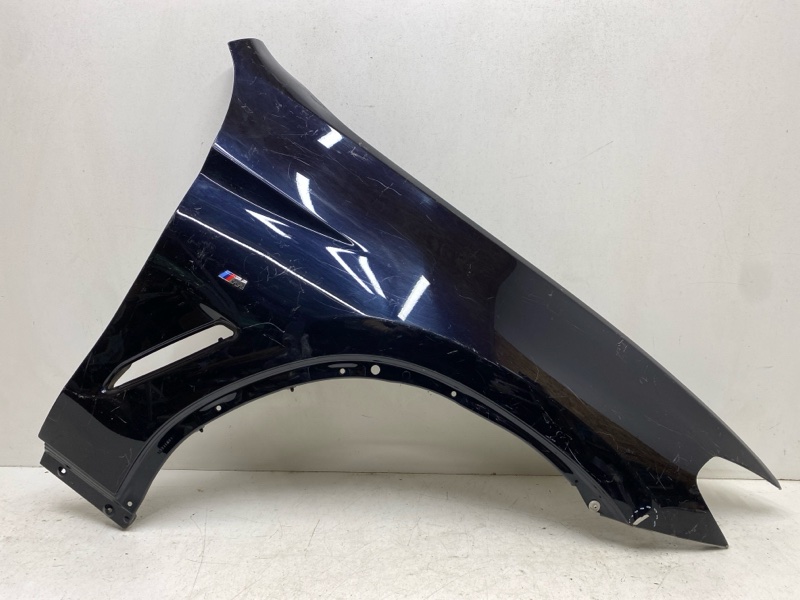 Крыло переднее правое