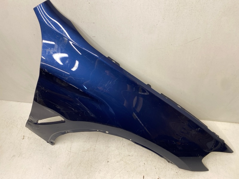 Крыло переднее правое