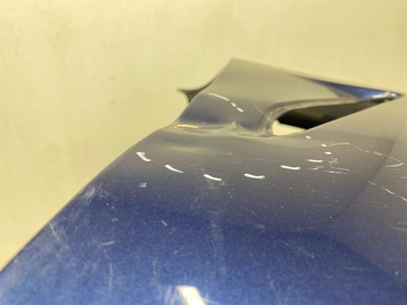 Крыло переднее правое