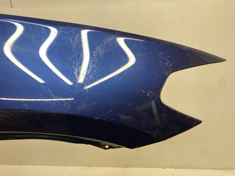 Крыло переднее правое