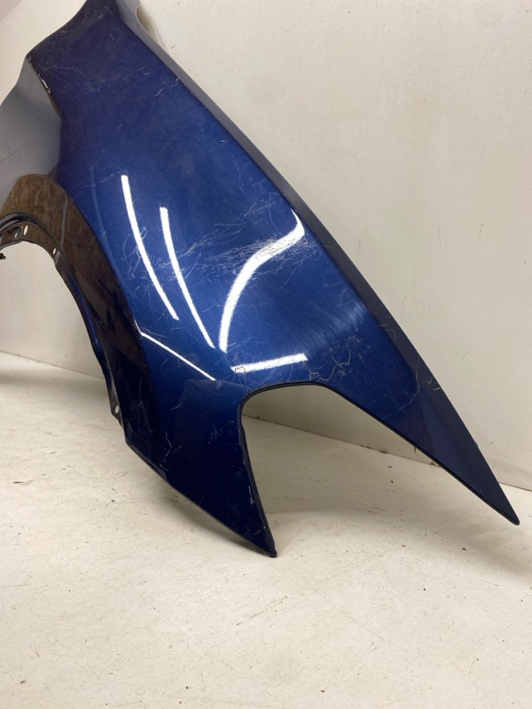 Крыло переднее правое