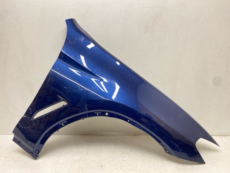 Крыло переднее правое