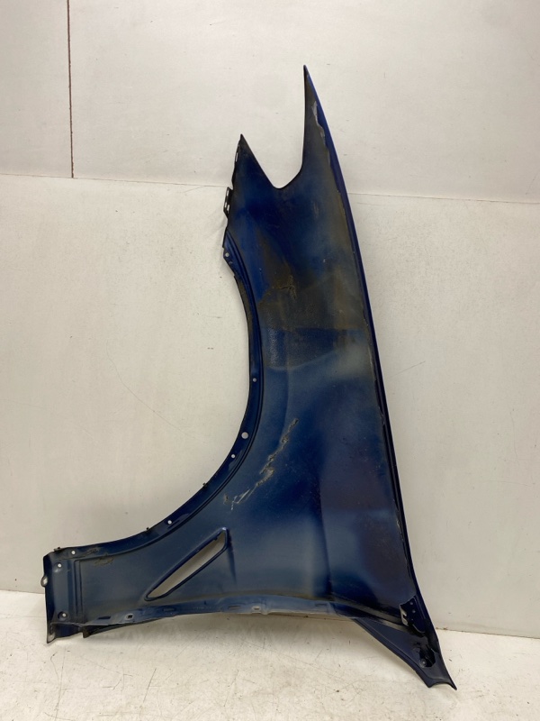 Крыло переднее правое