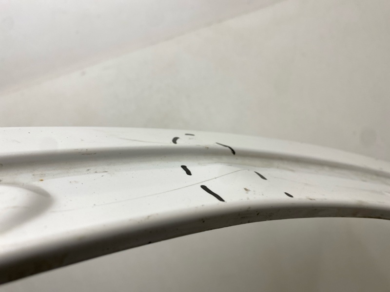 Крыло переднее правое