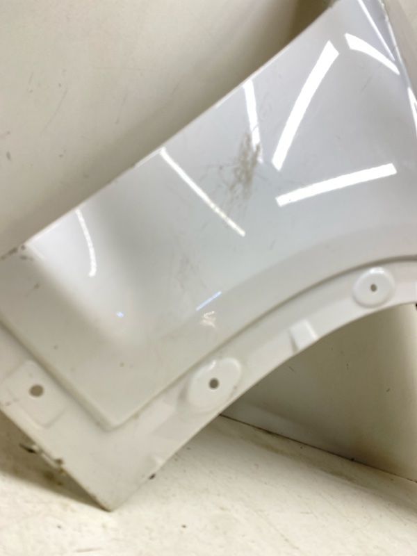 Крыло переднее правое