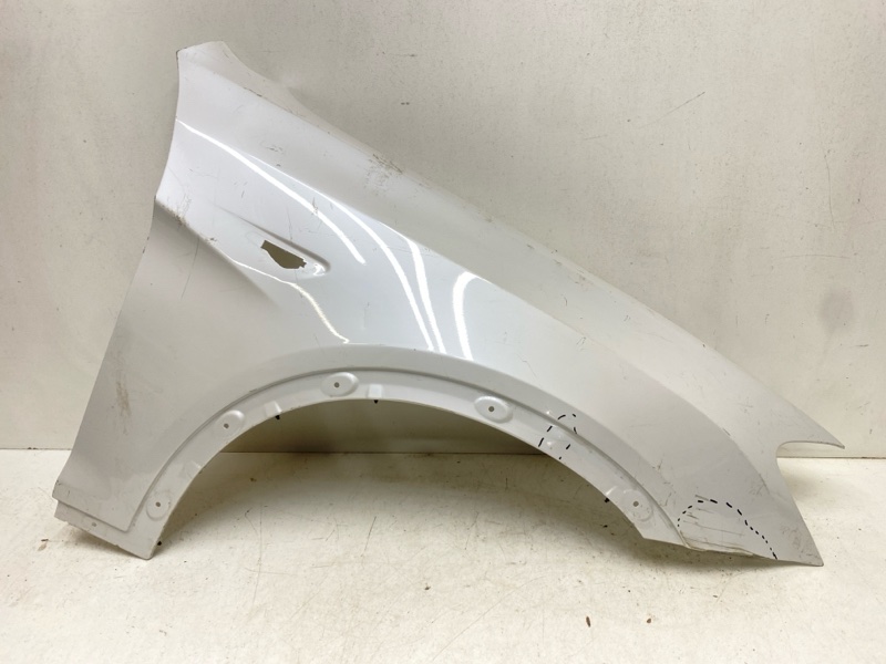 Крыло переднее правое