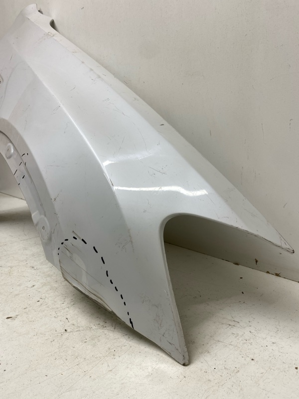 Крыло переднее правое