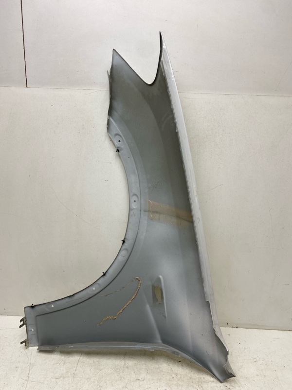 Крыло переднее правое