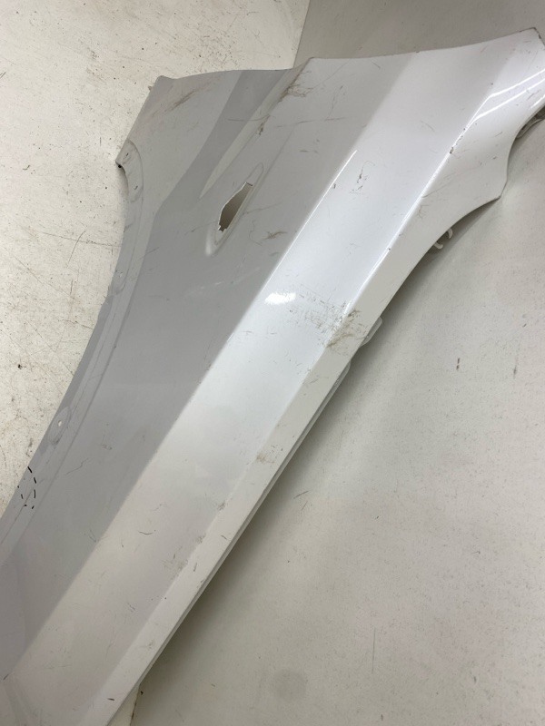 Крыло переднее правое