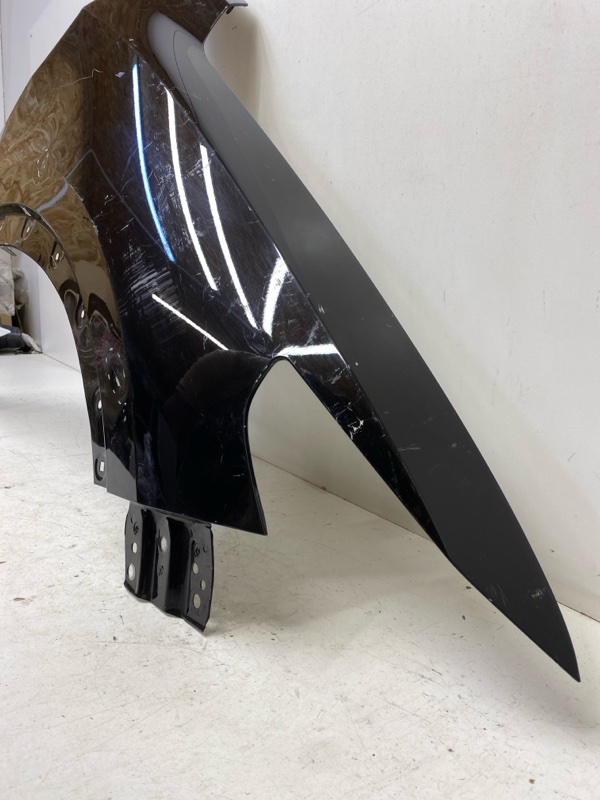 Крыло переднее правое