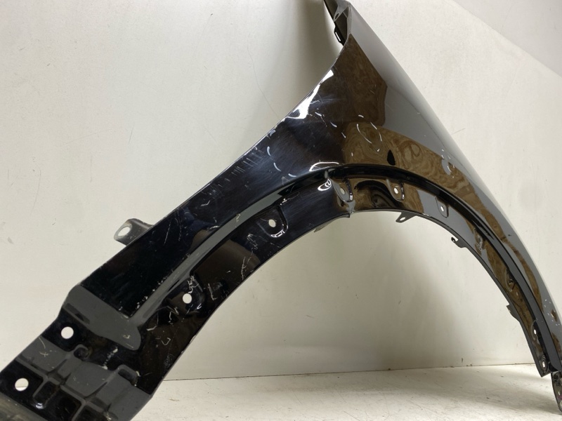 Крыло переднее правое