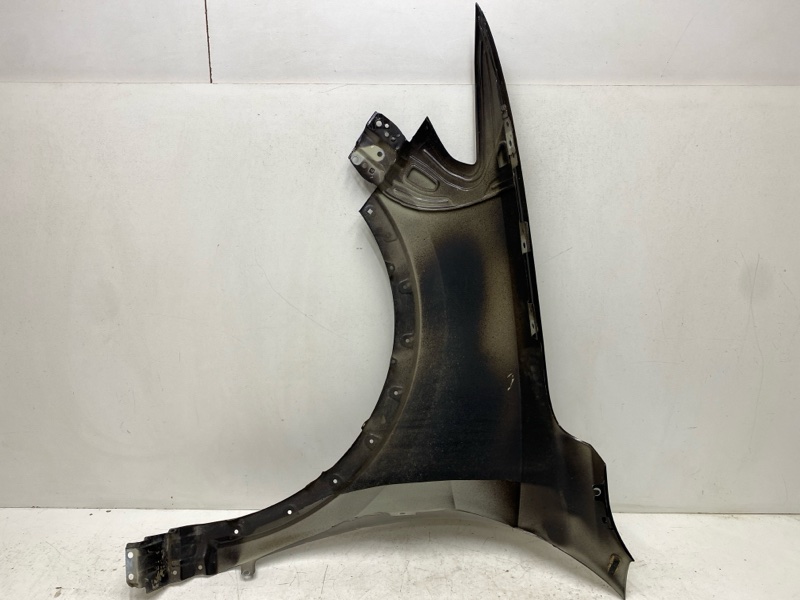 Крыло переднее правое