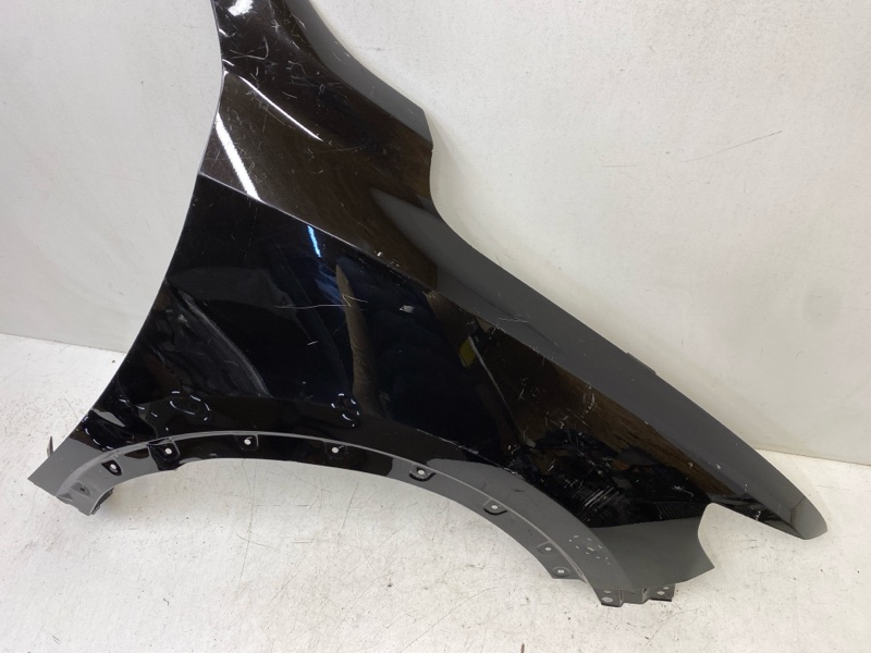 Крыло переднее правое