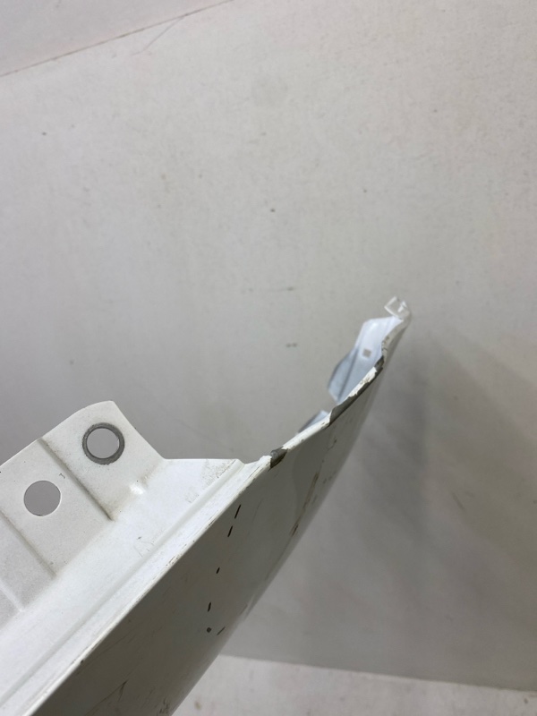 Крыло переднее правое