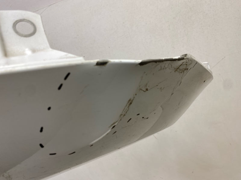 Крыло переднее правое