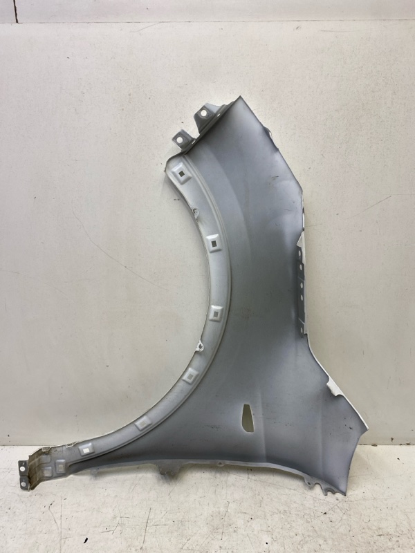 Крыло переднее правое