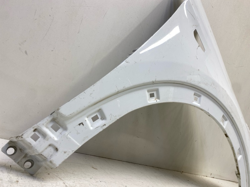 Крыло переднее правое