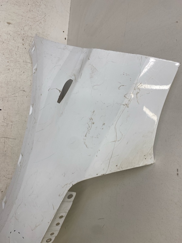 Крыло переднее правое