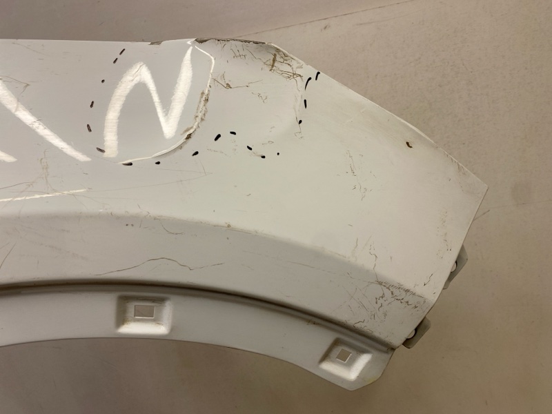 Крыло переднее правое