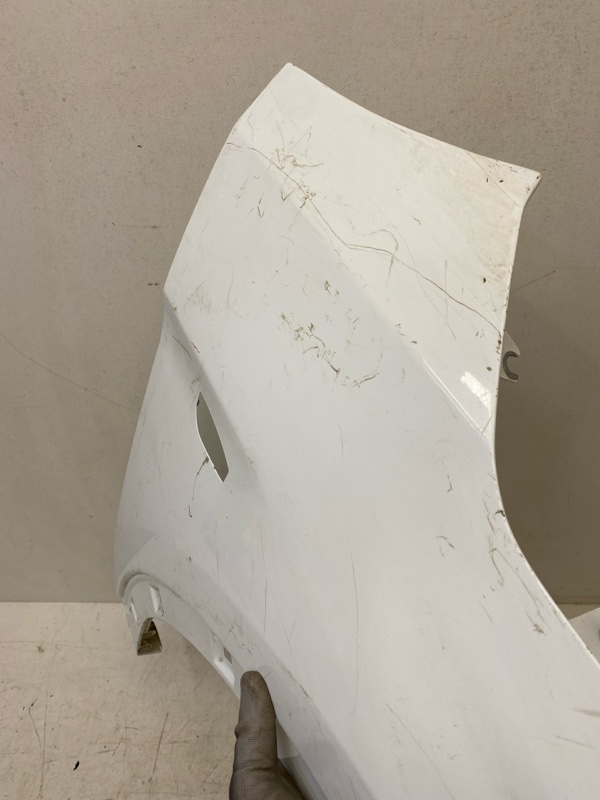 Крыло переднее правое