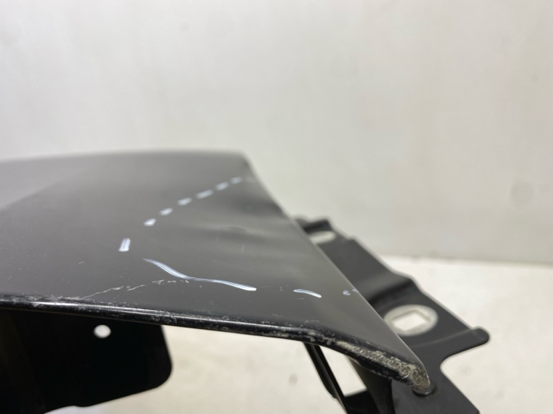 Крыло переднее правое