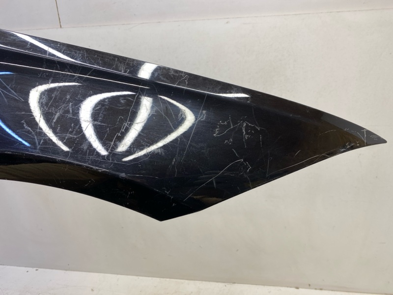 Крыло переднее правое