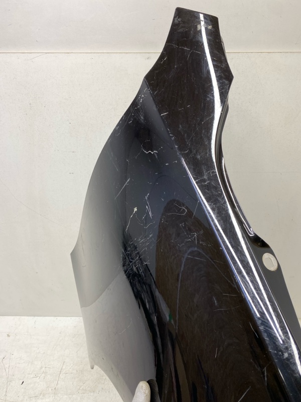 Крыло переднее правое