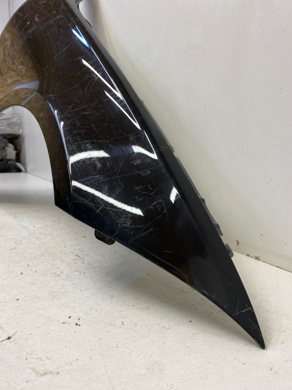 Крыло переднее правое