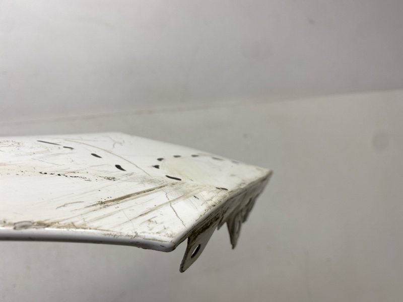 Крыло переднее правое