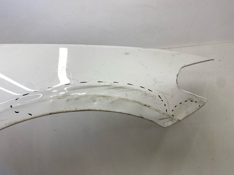 Крыло переднее правое