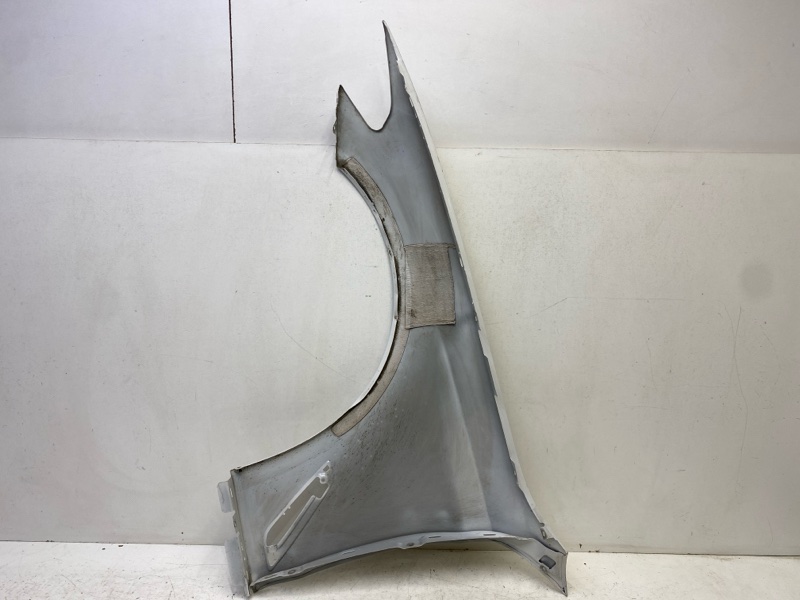 Крыло переднее правое