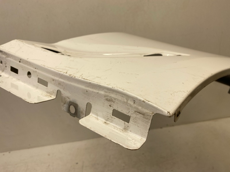 Крыло переднее правое