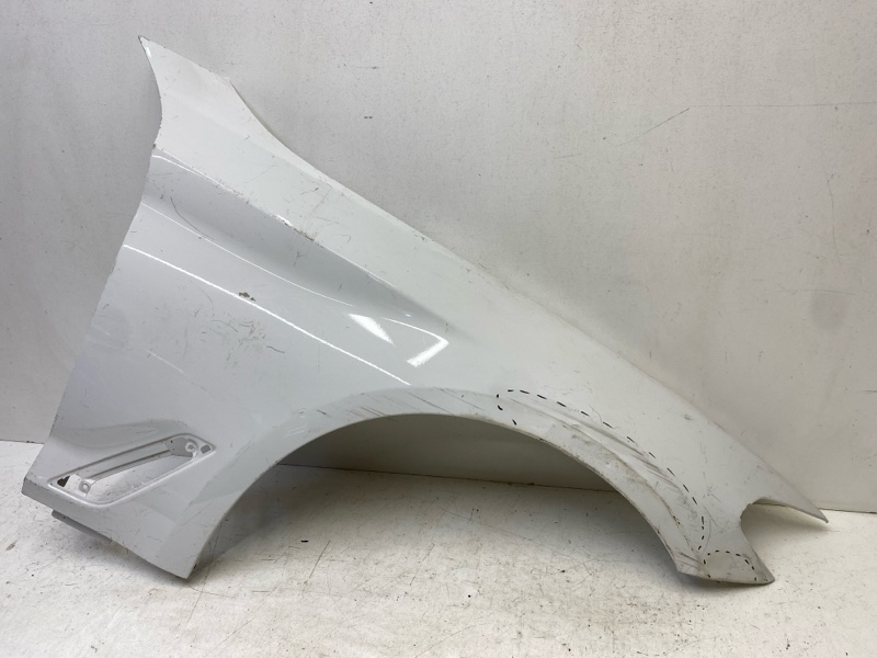 Крыло переднее правое