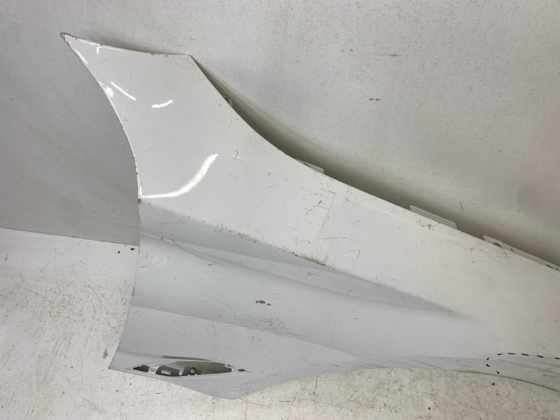 Крыло переднее правое