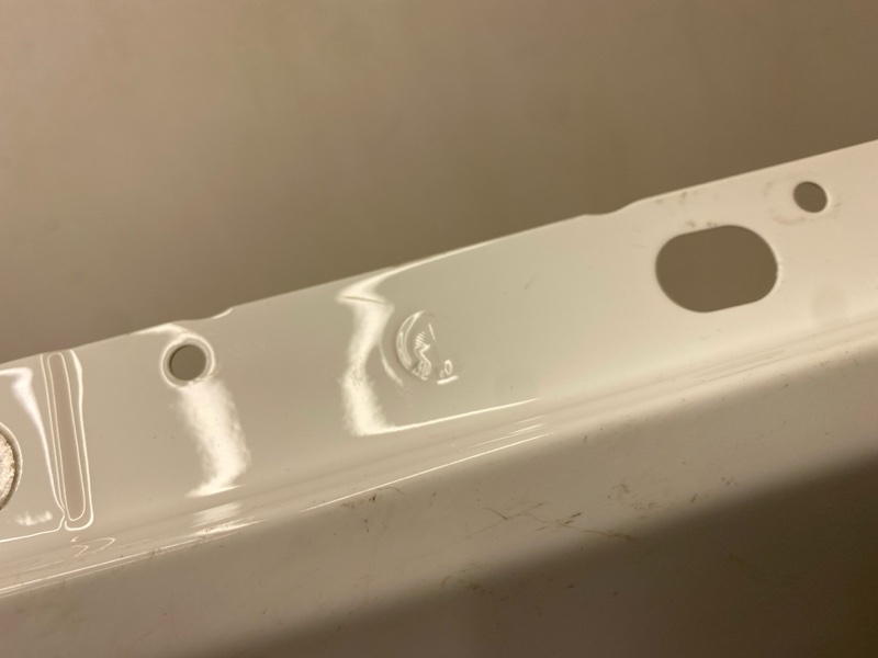 Крыло переднее правое