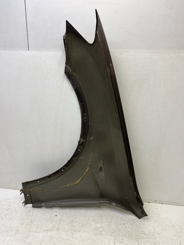 Крыло переднее правое