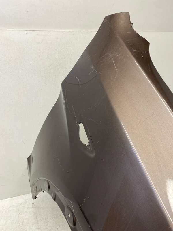 Крыло переднее правое