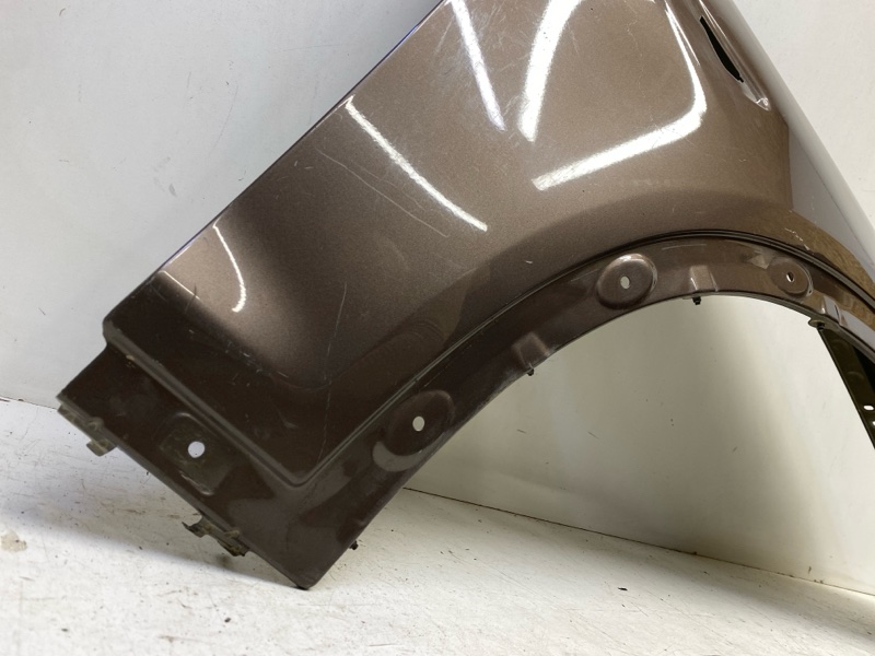 Крыло переднее правое