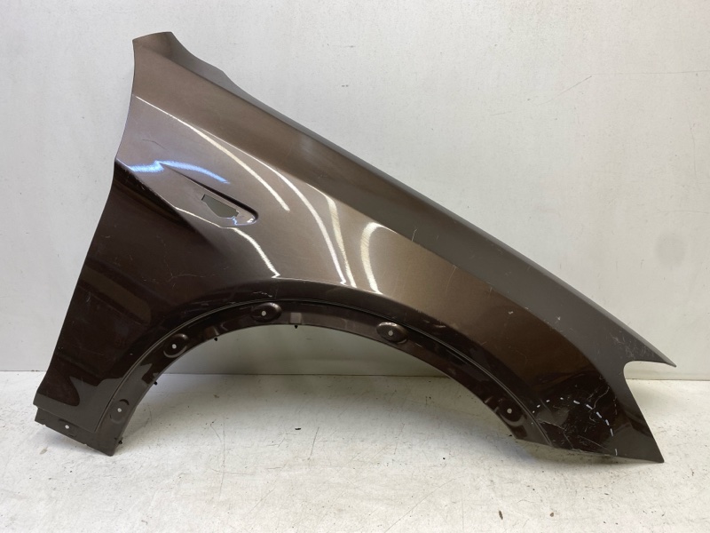 Крыло переднее правое