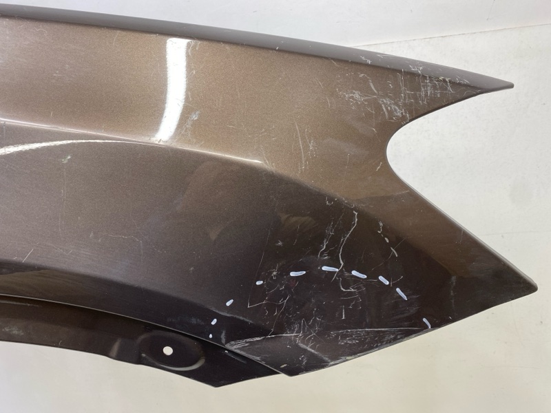 Крыло переднее правое