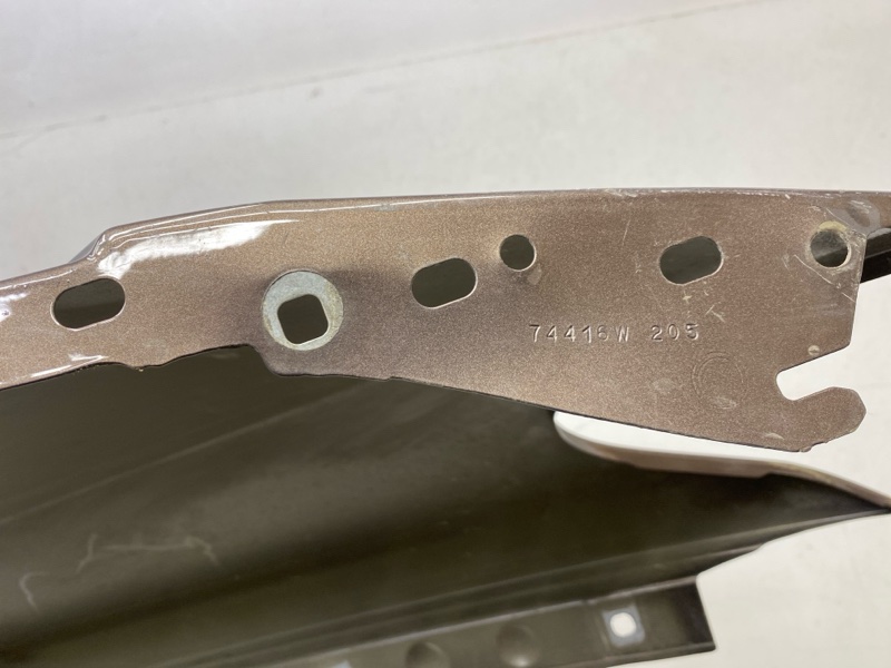 Крыло переднее правое