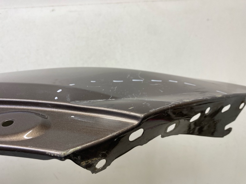 Крыло переднее правое