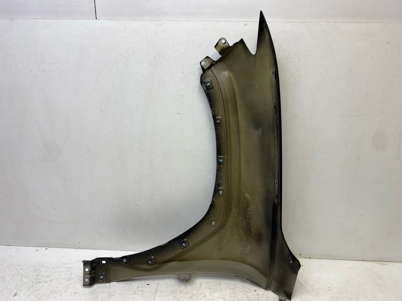 Крыло переднее правое