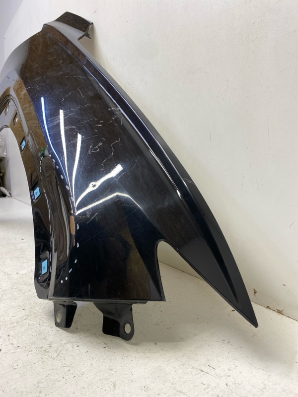 Крыло переднее правое