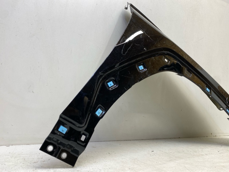 Крыло переднее правое