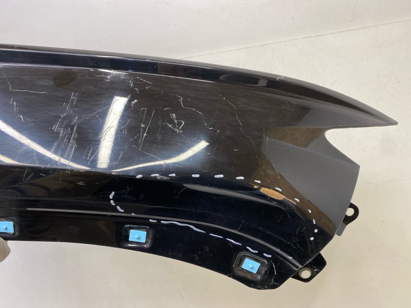 Крыло переднее правое